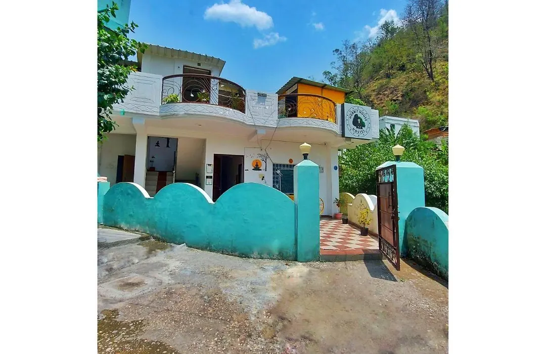 Hobbit House Hostel-1
